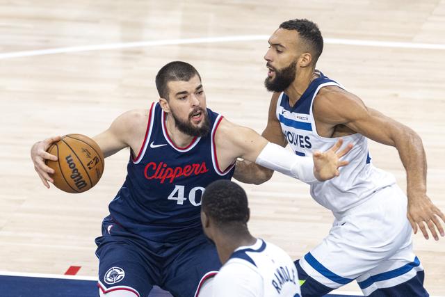 （体育）篮球——NBA常规赛：森林狼胜快船-6.jpg