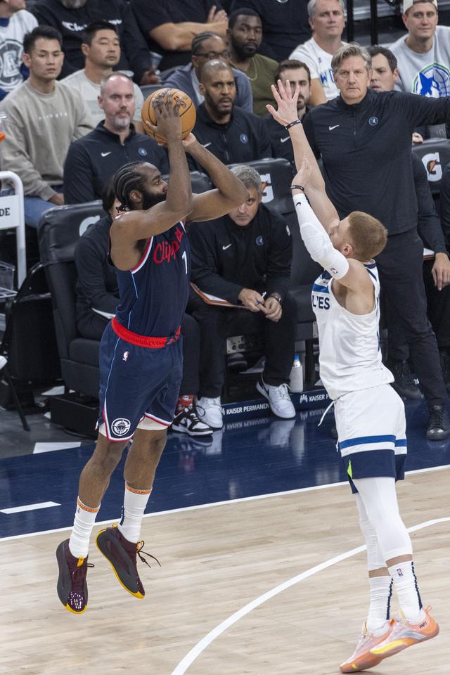 （体育）篮球——NBA常规赛：森林狼胜快船-8.jpg