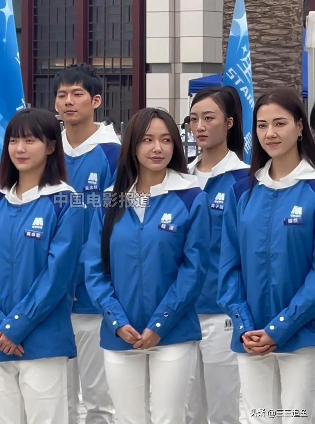 32位明星同框，娜然全场第一美，万鹏第二，张凯丽女儿太出彩了-5.jpg