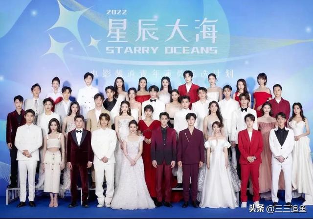 32位明星同框，娜然全场第一美，万鹏第二，张凯丽女儿太出彩了-11.jpg