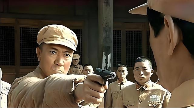79年战场上，指挥员要枪毙一名老兵，为何战后还成了生死之交？-3.jpg