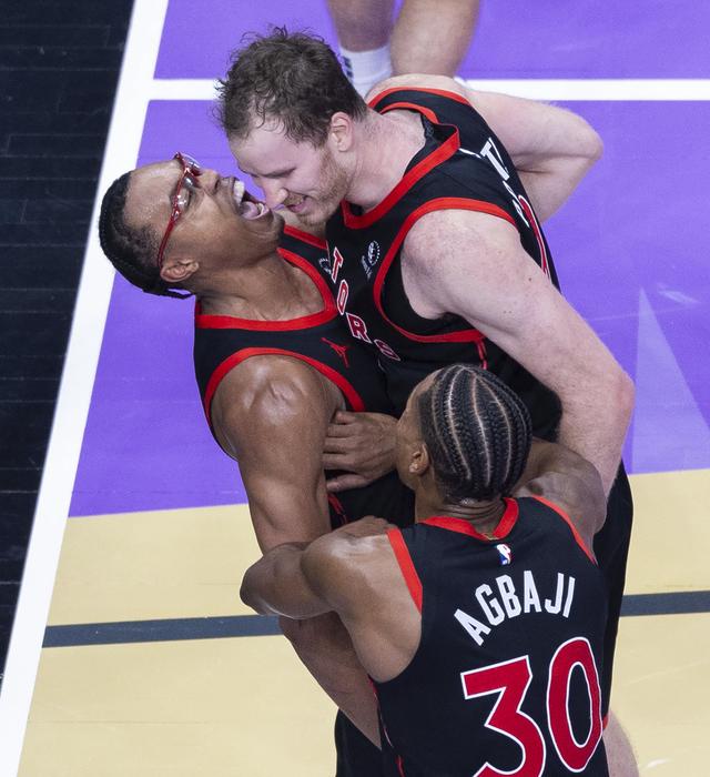 （体育）篮球——NBA杯：猛龙胜步行者-2.jpg