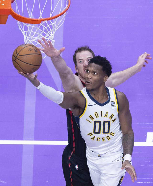 （体育）篮球——NBA杯：猛龙胜步行者-7.jpg