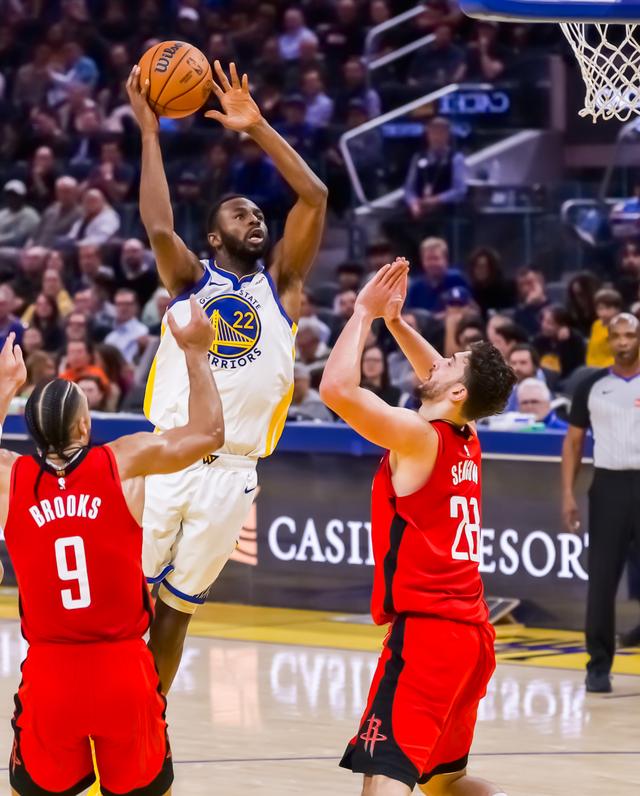 （体育）篮球——NBA常规赛：勇士胜火箭-3.jpg