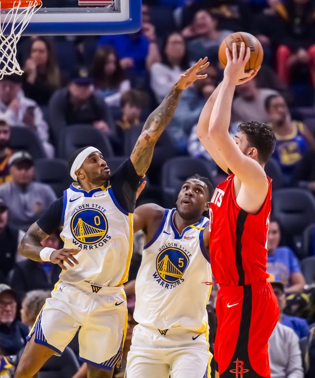 （体育）篮球——NBA常规赛：勇士胜火箭-4.jpg