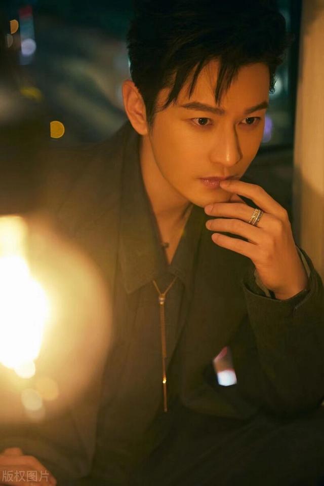分明一张“普通脸”，偏被夸成“天花板”，这5位明星不脸红吗？-2.jpg