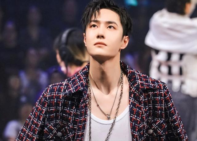 分明一张“普通脸”，偏被夸成“天花板”，这5位明星不脸红吗？-7.jpg
