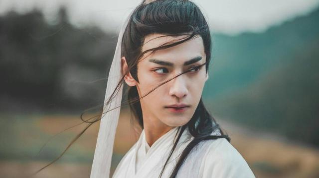 分明一张“普通脸”，偏被夸成“天花板”，这5位明星不脸红吗？-12.jpg
