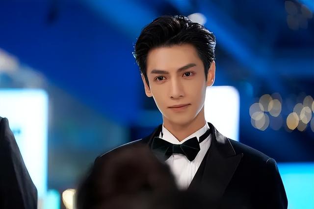 分明一张“普通脸”，偏被夸成“天花板”，这5位明星不脸红吗？-13.jpg
