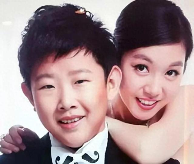 明星侯祥：9岁停止发育，出道多年只能演小孩，和妻子同框像母子-8.jpg