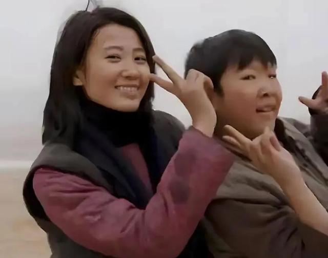 明星侯祥：9岁停止发育，出道多年只能演小孩，和妻子同框像母子-10.jpg