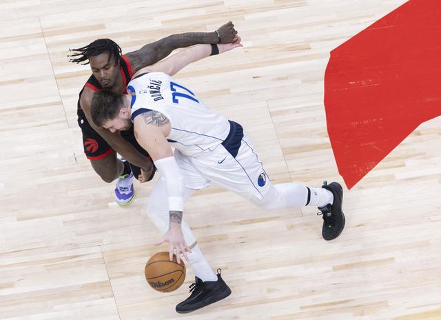 （体育）篮球——NBA常规赛：猛龙不敌独行侠-3.jpg