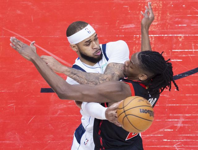 （体育）篮球——NBA常规赛：猛龙不敌独行侠-9.jpg