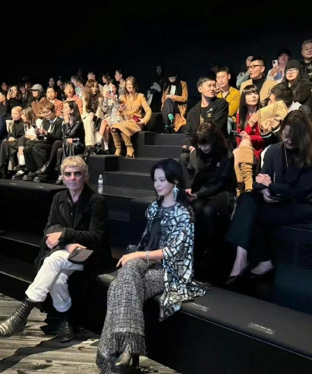外媒镜头下明星们纷纷原形毕露，陈伟霆变俄罗斯大妈王一博没睡醒-11.jpg