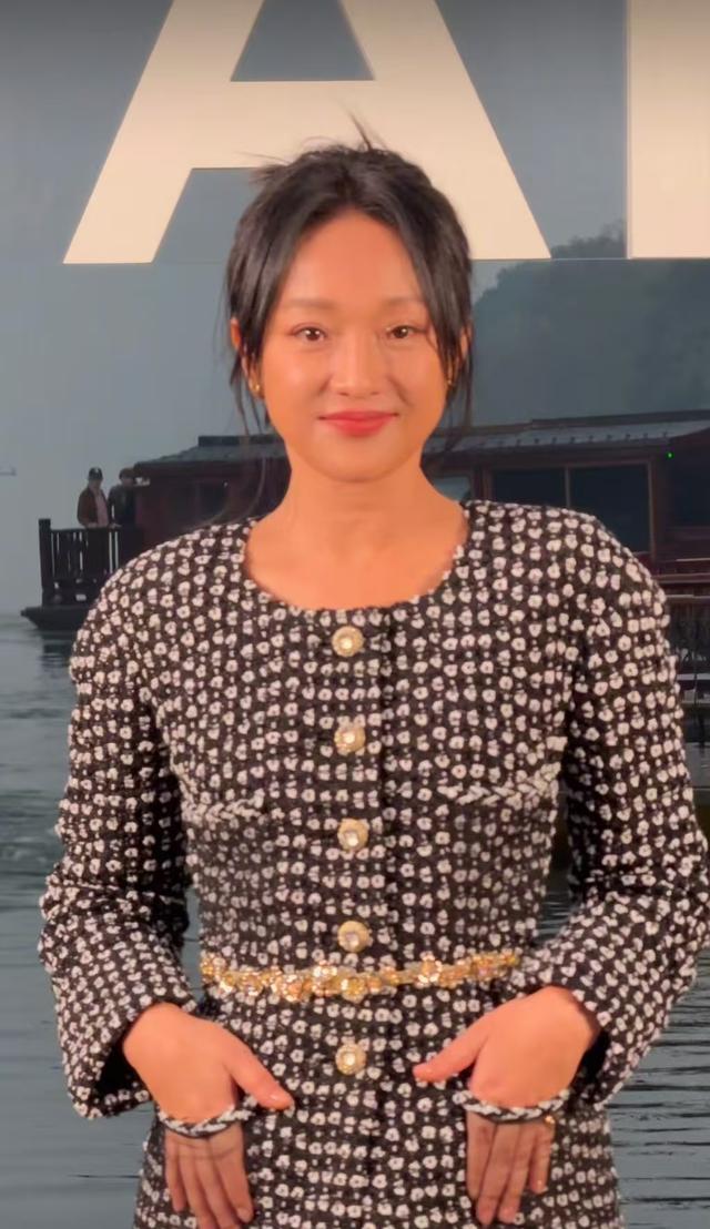 外媒镜头下明星们纷纷原形毕露，陈伟霆变俄罗斯大妈王一博没睡醒-12.jpg