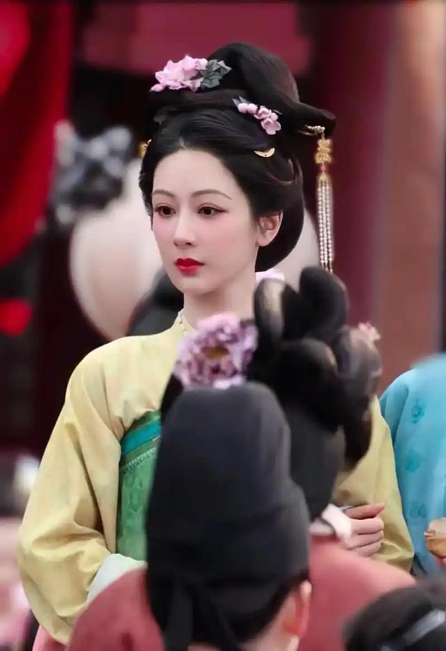 女明星同台比美!徐艺洋甜美，张柏芝惨遭滑铁卢，最美居然是杨紫-15.jpg