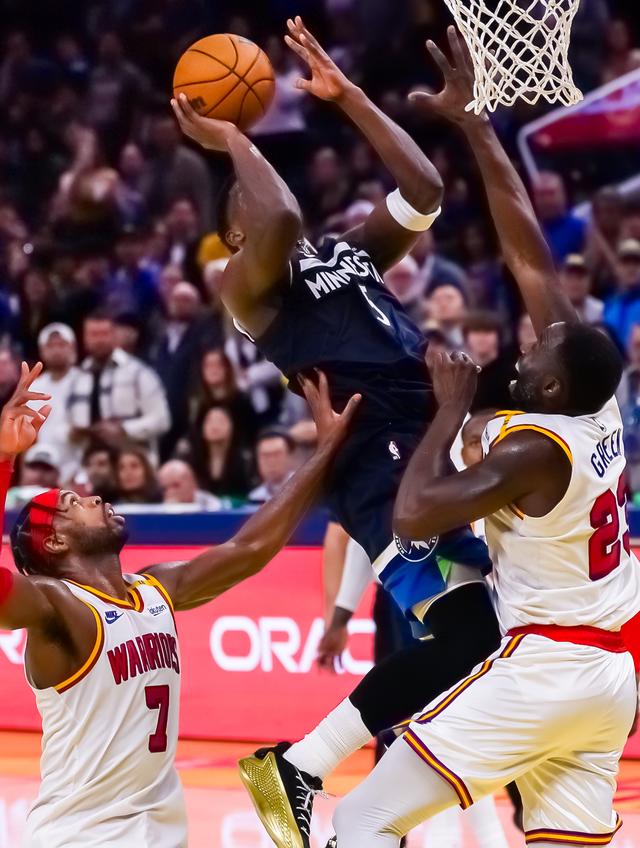 （体育）篮球——NBA常规赛：勇士胜森林狼-1.jpg