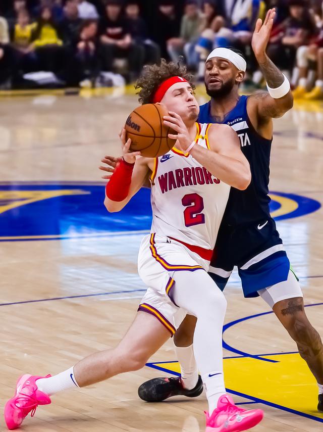 （体育）篮球——NBA常规赛：勇士胜森林狼-5.jpg