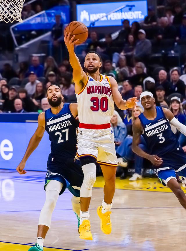 （体育）篮球——NBA常规赛：勇士胜森林狼-4.jpg