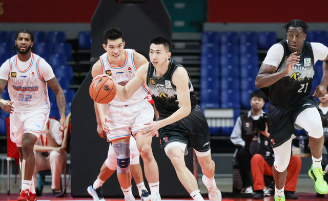 CBA积分榜最新排名：山西逆袭北京杀回前3 广东又下滑到第10-3.jpg