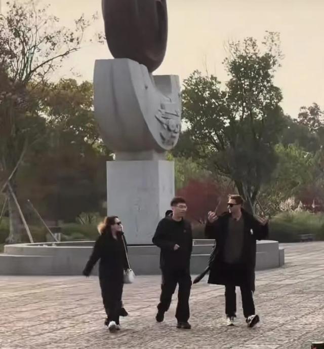 杭州网友偶遇大明星，一个全网3000多万粉！网友：这两人梦幻联动，很开门！-3.jpg