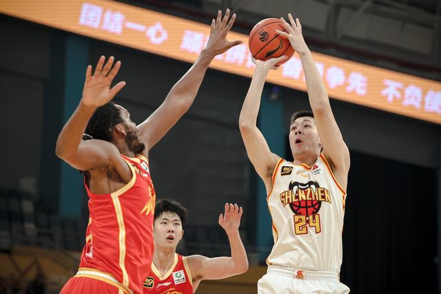 （体育）篮球——CBA常规赛：浙江方兴渡对阵深圳马可波罗-1.jpg