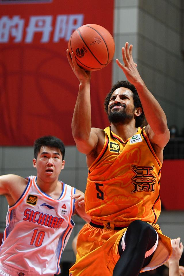 #（体育）篮球——CBA常规赛：江苏肯帝亚胜四川丰谷酒业-4.jpg