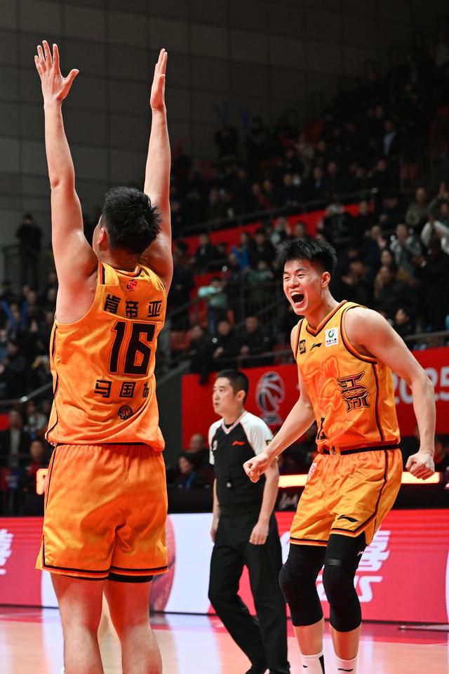 #（体育）篮球——CBA常规赛：江苏肯帝亚胜四川丰谷酒业-9.jpg