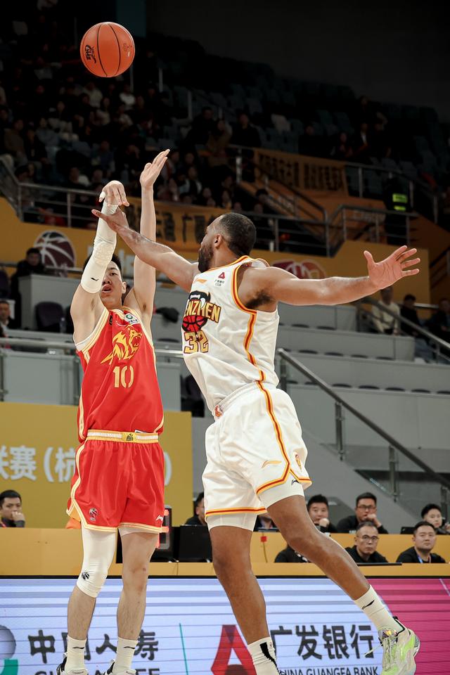 （体育）篮球——CBA常规赛：浙江方兴渡胜深圳马可波罗-6.jpg