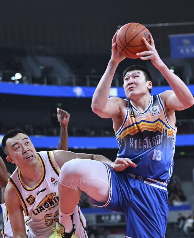 （体育）篮球——CBA常规赛：新疆伊力特胜辽宁本钢-2.jpg