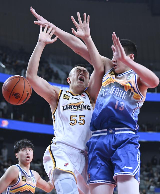 （体育）篮球——CBA常规赛：新疆伊力特胜辽宁本钢-8.jpg