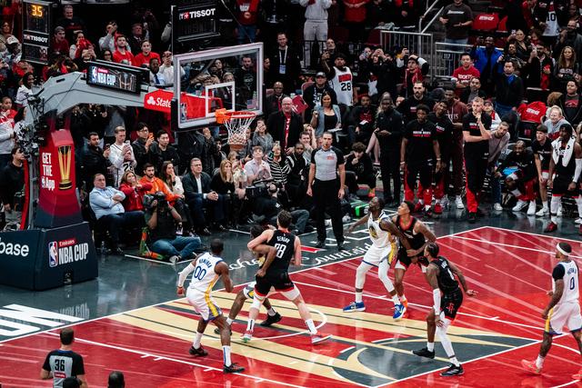 （体育）篮球——NBA杯赛：火箭胜勇士 晋级半决赛-4.jpg