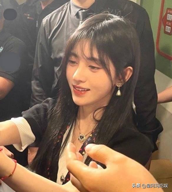 路人镜头下的女明星长啥样？真实颜值全曝光，一个个美到窒息-9.jpg