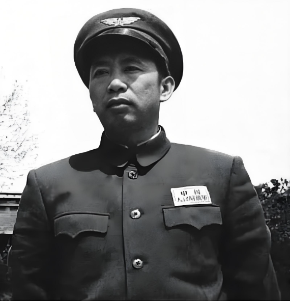 当年为印尼总统护航，外交部人员让战机靠近些，刘司令：你懂个屁-4.jpg