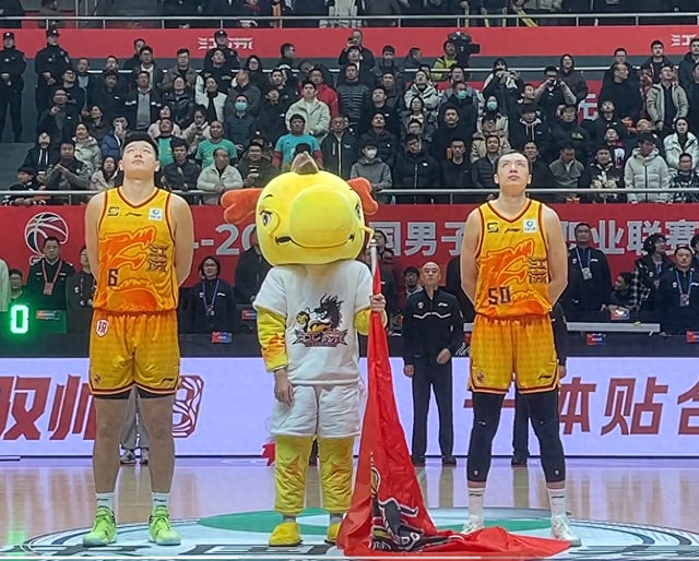 双星闪耀！林威23分+7郭昊文31+8 德比大战同曦大胜江苏-1.jpg