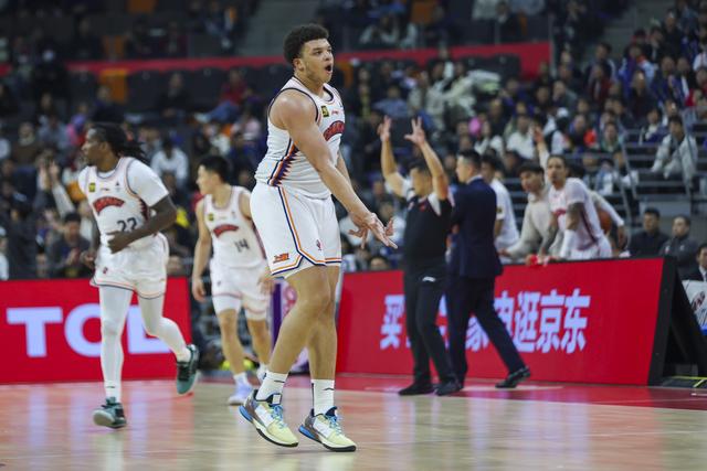 #（体育）篮球——CBA常规赛：广东东阳光不敌上海久事-10.jpg