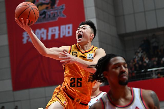 #（体育）篮球——CBA常规赛：江苏肯帝亚队不敌南京头排苏酒队-1.jpg