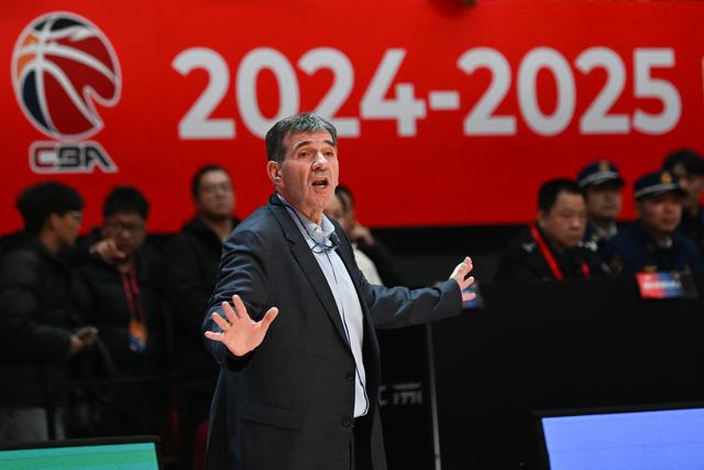 #（体育）篮球——CBA常规赛：江苏肯帝亚队不敌南京头排苏酒队-8.jpg