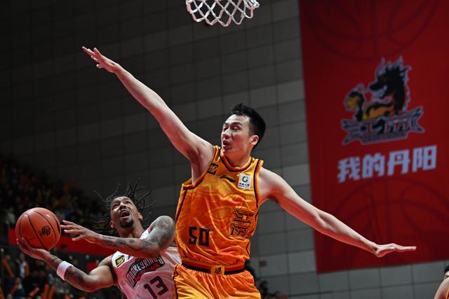 #（体育）篮球——CBA常规赛：江苏肯帝亚队不敌南京头排苏酒队-7.jpg