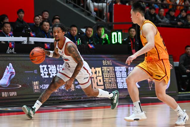 #（体育）篮球——CBA常规赛：江苏肯帝亚队不敌南京头排苏酒队-10.jpg
