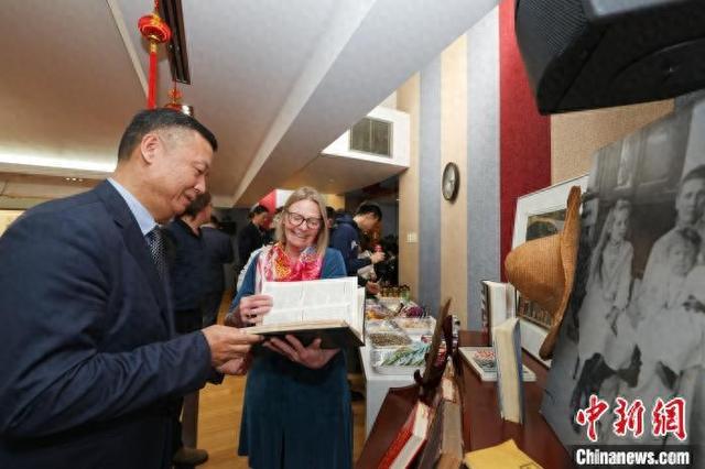 中国驻多伦多总领馆举办开放日庆祝建馆40周年-1.jpg
