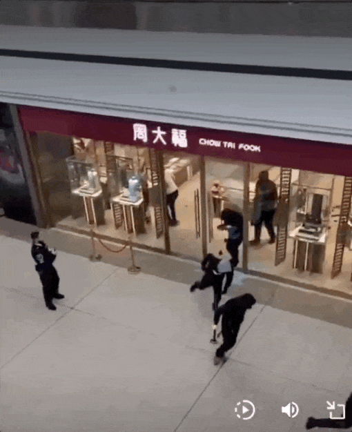 突发！多伦多周大福金店被抢！当地官方回应-1.jpg
