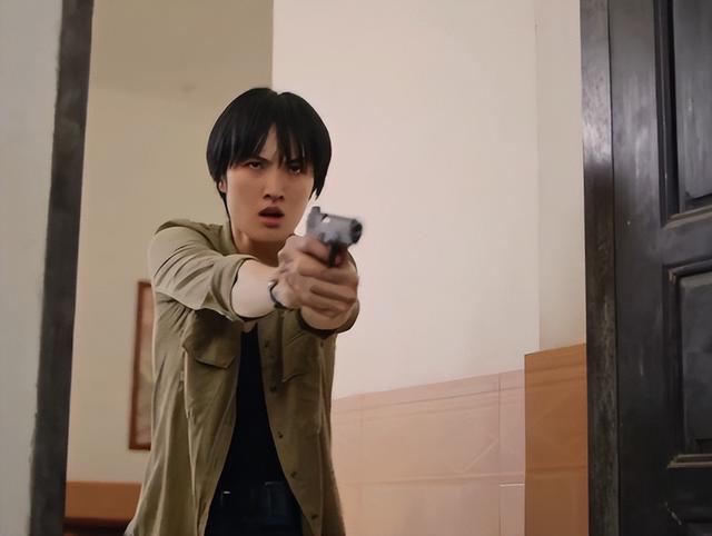 表面是美女明星，实则背景“通天”，这四位女艺人最不怕潜规则-4.jpg