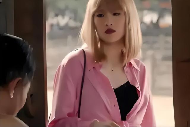 表面是美女明星，实则背景“通天”，这四位女艺人最不怕潜规则-7.jpg