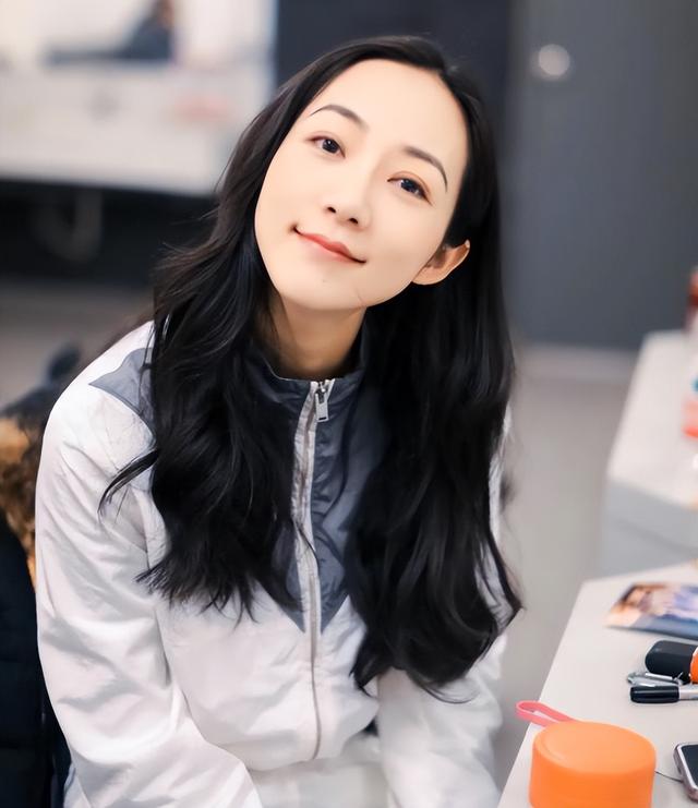 表面是美女明星，实则背景“通天”，这四位女艺人最不怕潜规则-15.jpg