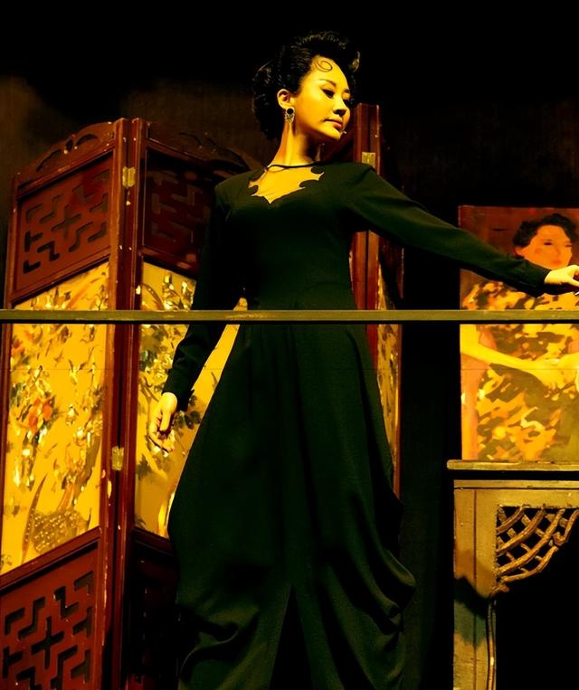 表面是美女明星，实则背景“通天”，这四位女艺人最不怕潜规则-20.jpg