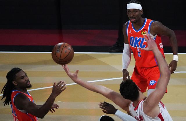 （体育）篮球——NBA杯赛：雷霆胜火箭-8.jpg