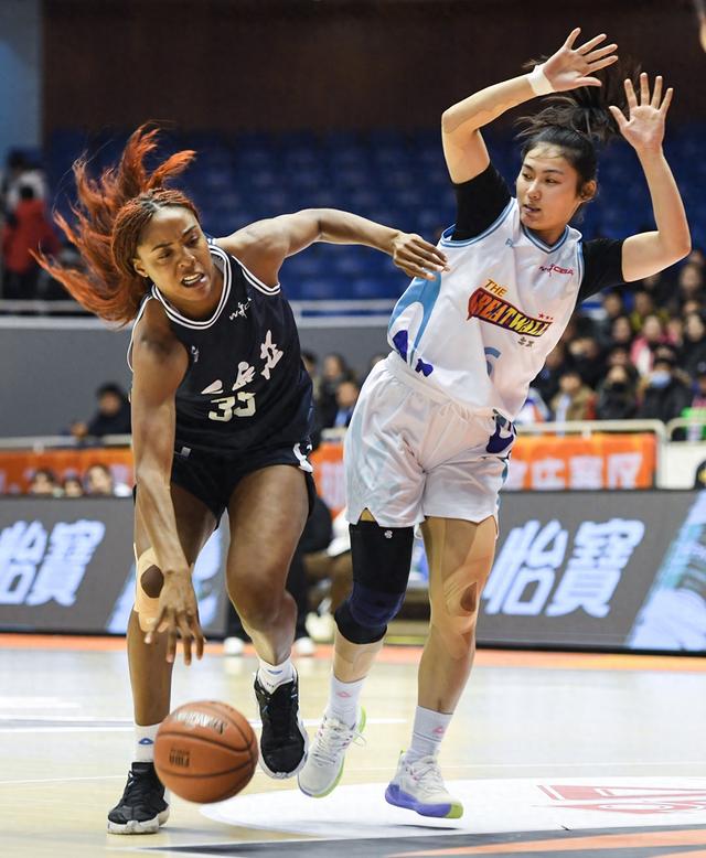 #（体育）篮球——WCBA常规赛：石家庄英励不敌北京首钢园-1.jpg