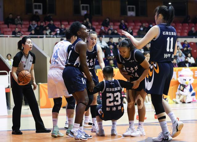 #（体育）篮球——WCBA常规赛：石家庄英励不敌北京首钢园-10.jpg