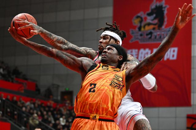 #（体育）篮球——CBA常规赛：江苏肯帝亚队不敌广东东阳光队-11.jpg